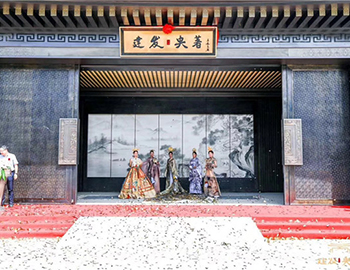 【建發(fā)·央著】國(guó)境盛啟，誰(shuí)在為世界立著？！